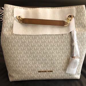 Micheal Kors Jet set chain Hand bag